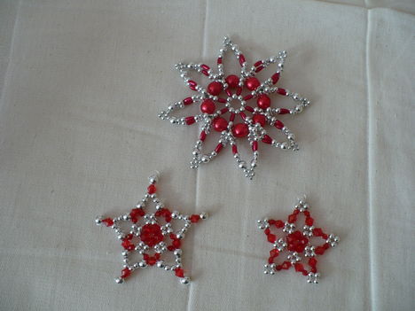 Csillagok ezüst-piros