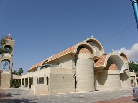 Aiya Napa, egy új építésű templom épülete