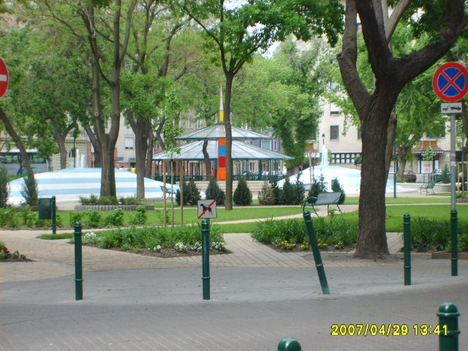 Látkép a Bokréta utca sarákól a Ferenc térre