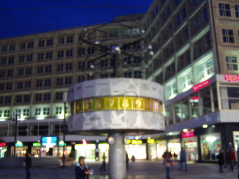 Berlin, Alexanderplatz: Világóra