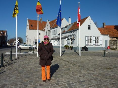 Eszter with Mano in Bruges 20