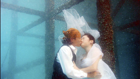 Esküvő a víz alatt