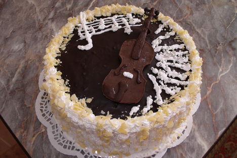 Torta és hegedű
