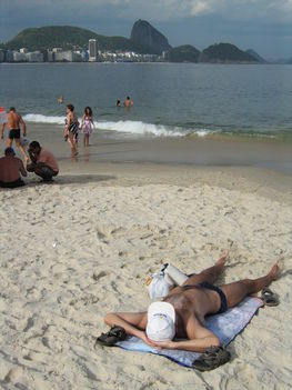 Távolban a Cukorsüveg, Copacabana