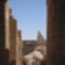 II. Ramszesz hatalmas kolosszusa a templom udvarán