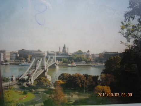 Kép 003 Budapest- Lánchíd a váregyüttessel