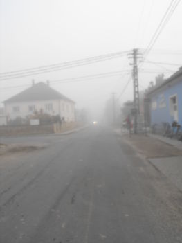 A falu egy ködös őszi napon 4