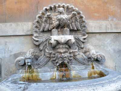 Fontana al Palazzo del Monte di Pietà1