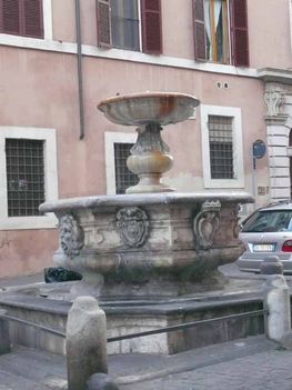 fontana piazza in campitelli 5