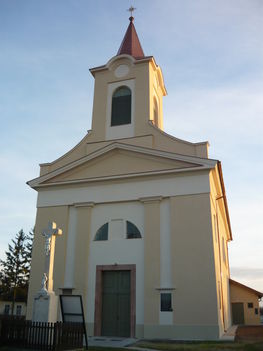 Felújított templomunk 210. november 24. 5