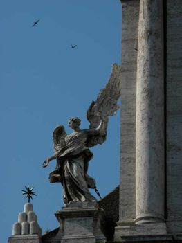 egy angyal a S Andrea della Valle tetején