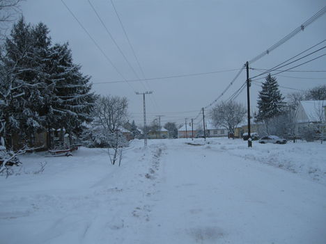 Téli alkony a Kereszt utcában