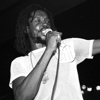 Peter Tosh kiszól a masszívnak