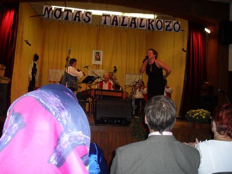 Cecília énekel-Nótás találkozó 2010  okt.9