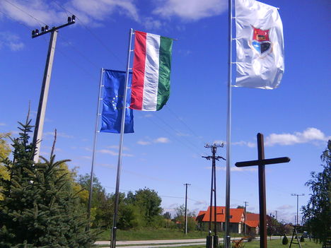 Milleneumi park a zászlókkal