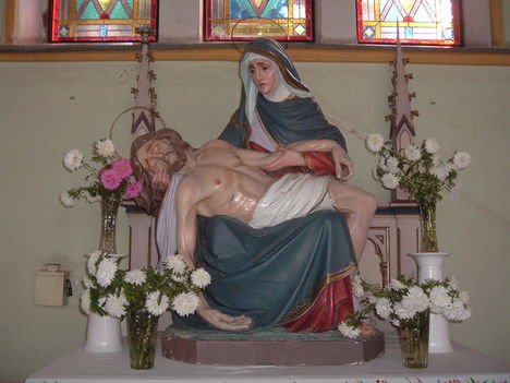 Piéta, gyönyörű szobor a Kerekegyházi templomban