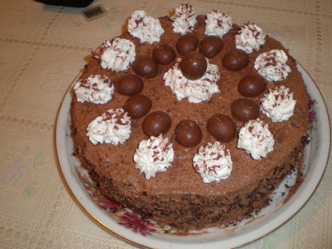 Csokoládékrémes csavart torta