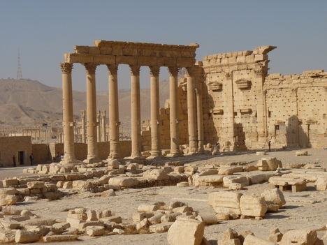 Palmyra Baal-templom szentélyének oszlopai