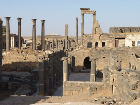 Bosra ókori romjai