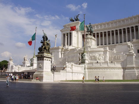 „A Haza Oltára”: II. Viktor Emánuel emlékműve Rómában.