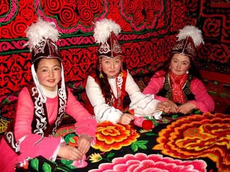 kirgiz costumes