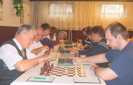 Gönyű - Egyetem megyei I. oszt. sakkmérkőzés (2,5-7,5) 15