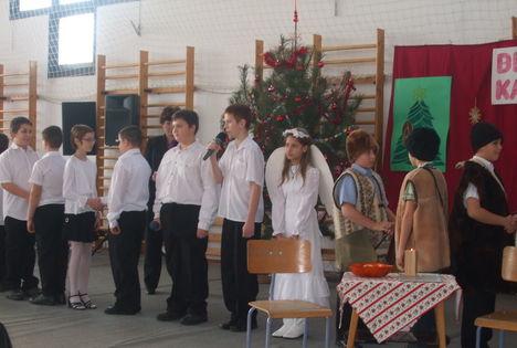 Iskolai karácsonyi ünnepség 2010. 18
