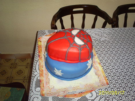 Pókember torta