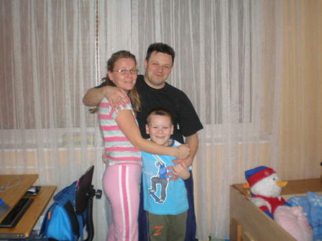 P2030892Szilveszter Fiam és családja unokám Balázs