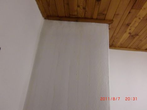 Emeleten a kémény mellett...