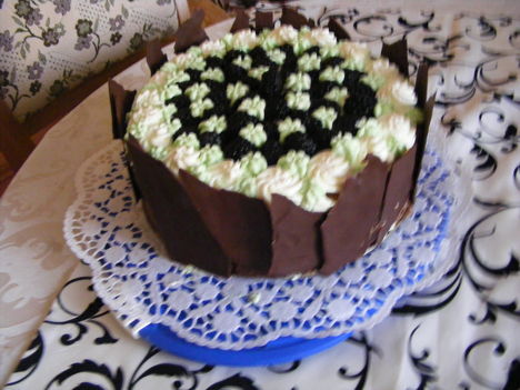Fekete szeder torta különleges csokikrémmel