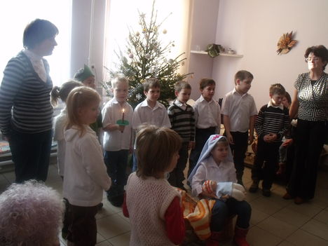 Idősek karácsonya az ovodásokkal. 16