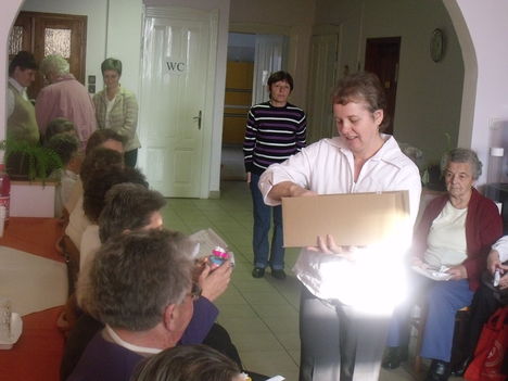 Idősek karácsonya az ovodásokkal. 1