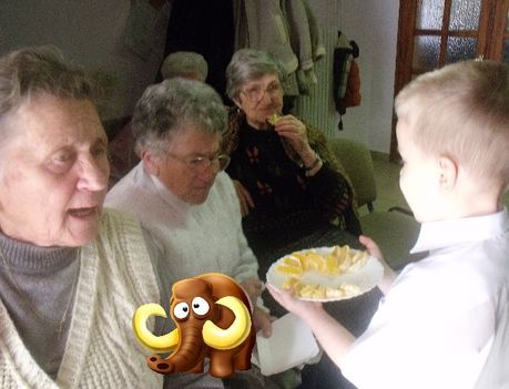 Idősek karácsonya az ovodásokkal. 7