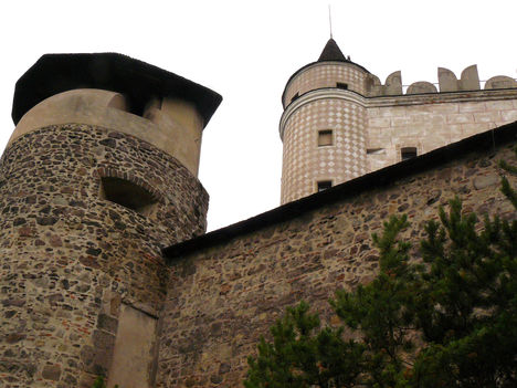 P1590094a