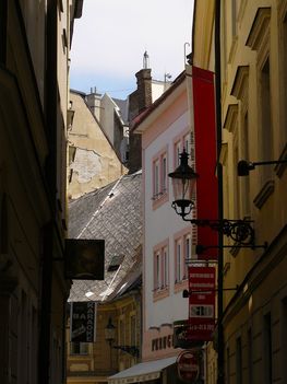 P1610697aa