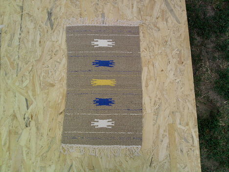 ez is lenből  szövött kis futó 52x32cm