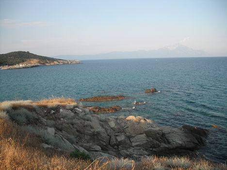 Sarti, háttérben az Athos hegy