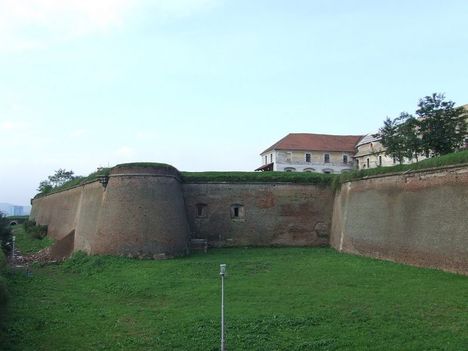 GYULAFEHERVAR-A VAR VASKOS FALAI