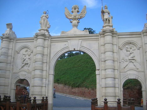 GYULAFEHERVAR-ALSO KAROLYI KAPU-I