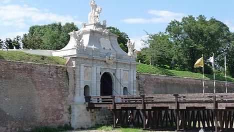 GYULAFEHERVAR-FELSO KAPU-III-2