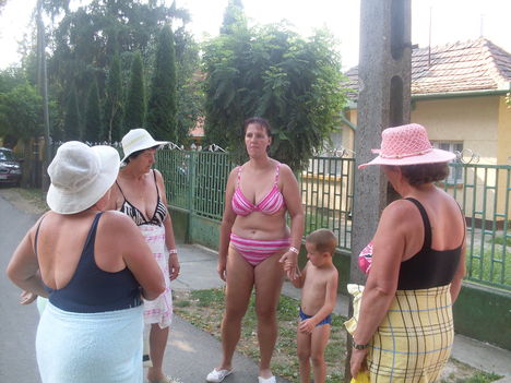 anyával a strandra