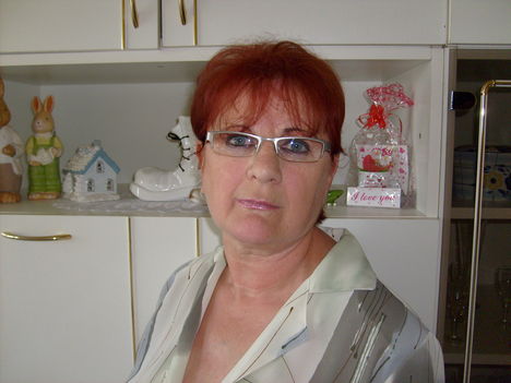én 008