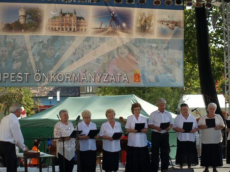 "Újpesti Városnapok"Nagy színpad Főtér. Zenebarátkör kórusa