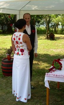 Matyó rózsás menyasszonyi ruha