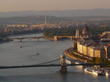 Budapest - Látkép hidakkal, Parlamenttel