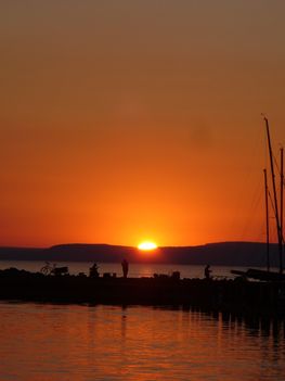 naplemente a Balatonföldvári kikötőben