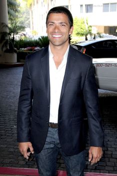 Mark Consuelos 4
