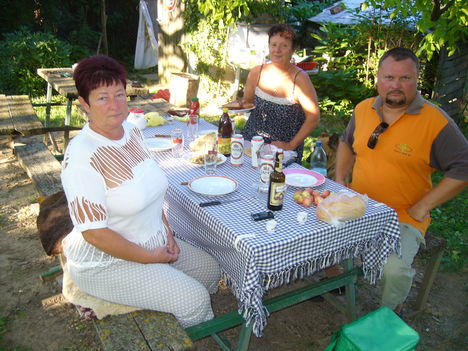 2011   JULIUS  KERTIPARTI BARÁTAINKNÁL 007