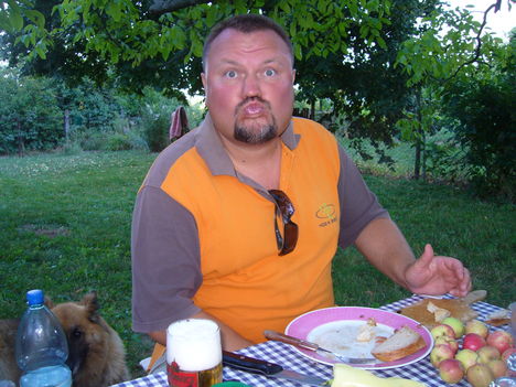 2011   JULIUS  KERTIPARTI BARÁTAINKNÁL 012
